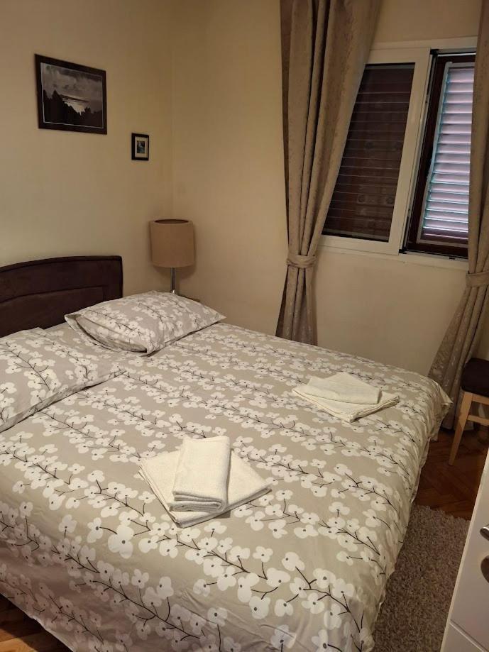 Apartments Popaj Komiža Esterno foto