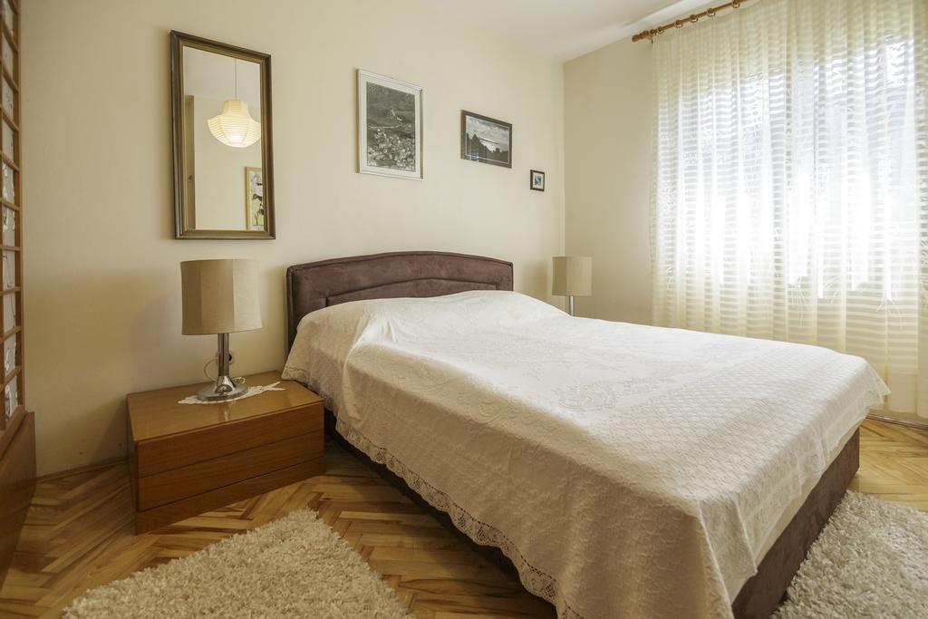 Apartments Popaj Komiža Esterno foto