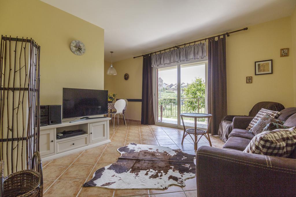 Apartments Popaj Komiža Esterno foto