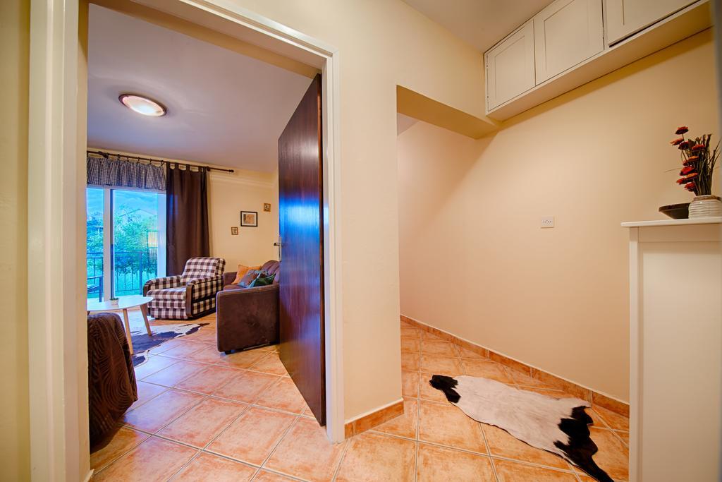 Apartments Popaj Komiža Esterno foto