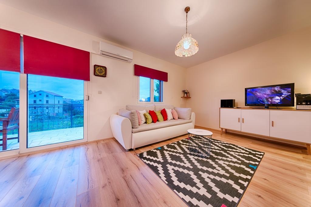 Apartments Popaj Komiža Esterno foto